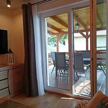 Nad Jeziorem Ewa アパート グニエビノ